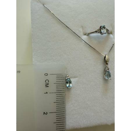 Parure COLLANA PUNTO LUCE ORECCHINI ANELLO ORO BIANCO 18 KARATI 750% E ZIRCONI