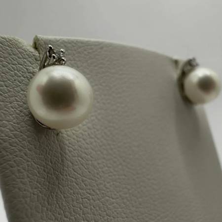 ORECCHINI KIOTO Di Perle Coltivate Acqua Dolce 7mm Diamanti Oro Bianco 9 Kt 375%