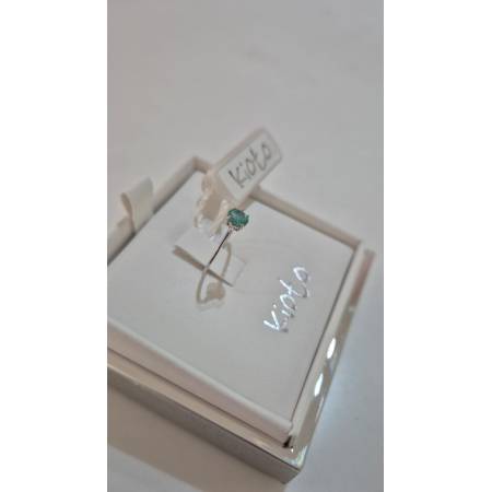 ANELLO KIOTO Solitario Con SMERALDO Ovale E DIAMANTI In Oro Bianco 9 Karati 375%