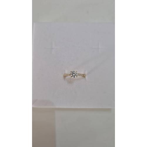 ANELLO SOLITARIO Con Zirconi Bianchi...