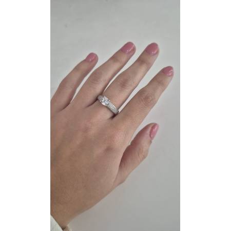 ANELLO Donna Fascia Di Pavè Pietra Centrale E Zirconi ORO BIANCO 18 Karati 750%