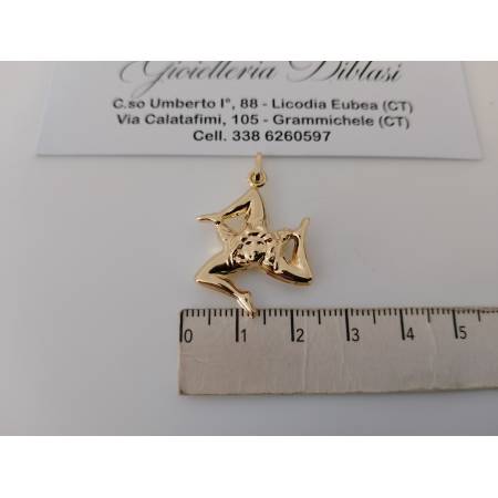 CIONDOLO PENDENTE TRINACRIA SICILIANA IN ORO GIALLO 18 KARATI 750% Made In Italy