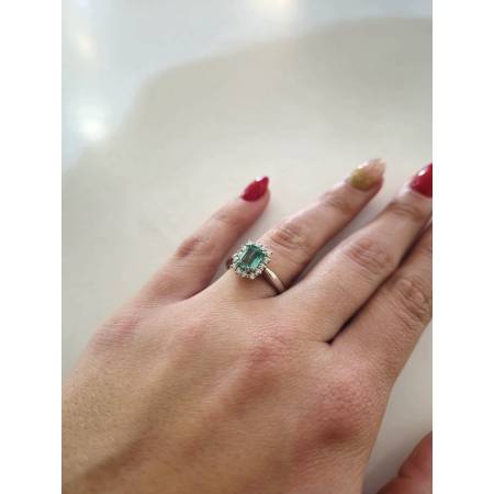 ANELLO PGgioielli Smeraldo e diamanti realizzato in oro bianco 750/1000