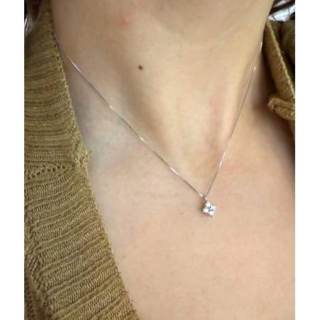 COLLANA PUNTO LUCE DIAMANTI Forma A FIORE Oro Bianco 18 Karati 750% PG GIOIELLI